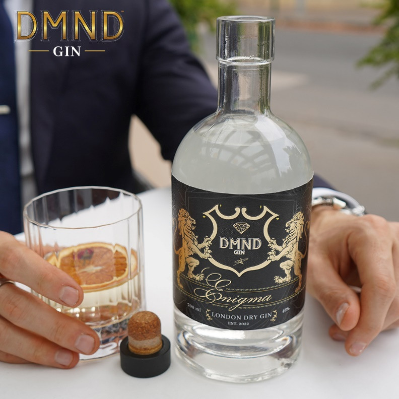 Enigma gin: édes-citrusos-fűszeres-virágos ízélmény